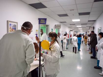 Covid, ecco le due date chiave: "Picco il 20 marzo, a giugno il virus rallenterà"