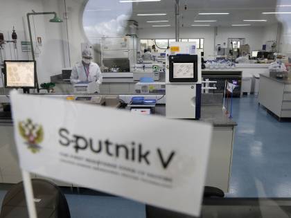 Ema: "Sputnik? Roulette russa". Ma l'Italia vuole produrlo