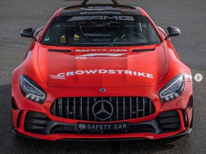 La Mercedes provoca: safety car rossa...