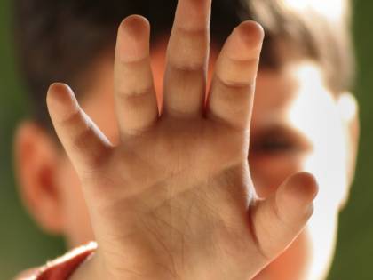 "Adulti si spogliano davanti ai bambini". Show olandese nella bufera per pedofilia
