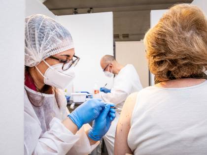 Lotto vaccino ritirato, scatta la paura: "Non vogliamo fare il richiamo"