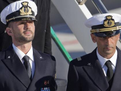 Con nove anni di ritardo la sinistra "scagiona" i marò
