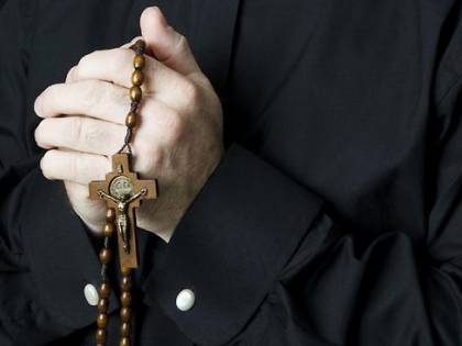 Usa, prete ruba i soldi delle offerte per andare su siti porno a pagamento