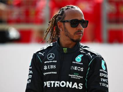 Lewis, il re è sempre lui. Spegne Verstappen e prepara già la fuga