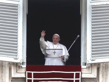 La Chiesa gela le unioni gay. "Non si benedice il peccato"