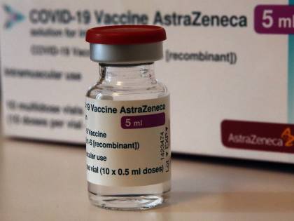 Vaccini AstraZeneca, ecco tutti i sintomi di cui preoccuparsi