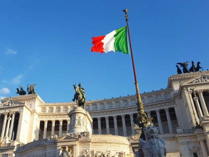 Il virus infetta anche il senso della Patria