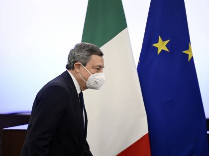 Il premier dia l'esempio: vaccino in pubblico per smentire i No Vax