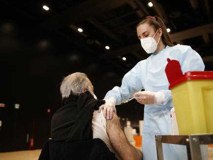 In Toscana ora il caos è totale: vaccinato solo il 5% degli over 80