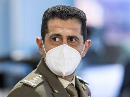 Figliuolo e Curcio vaccinati: "Obiettivo 500mila dosi al giorno"