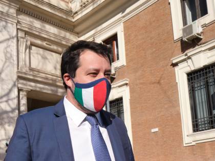 "Ho difeso i confini del Paese”. Ma il pm chiede il processo per Salvini