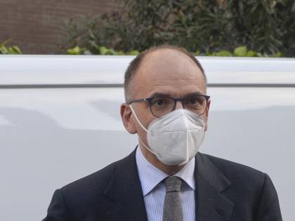 Letta insiste con le donne. Ma così può diventare un segretario dimezzato