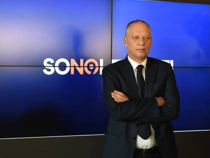 "Io sarei stato zitto...". Così Peter Gomez gela Scanzi sul vaccino