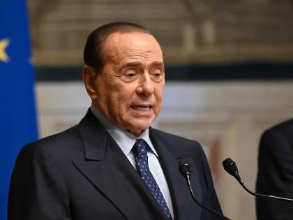 Berlusconi dimesso dal San Raffaele Berlusconi dimesso dal San Raffaele