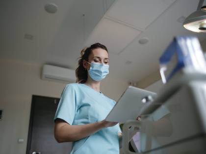 Tumori, l'uso di nivolumab più ipilimumab potenzia il controllo della malattia