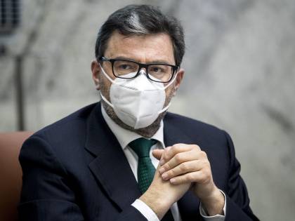 Giorgetti punge Orlando. "Sblocco licenziamenti ma con ammortizzatori"