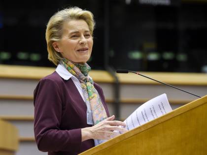 La von der Leyen placa la rivolta "I sieri creati qui restano nella Ue"