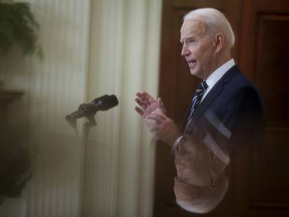 Agli Usa il doppio di dosi. Ma Biden delude l'Ue: niente regali sui vaccini