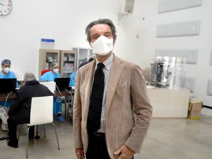 Vaccini, ad aprile parte Poste. Ma la Lombardia resta rossa