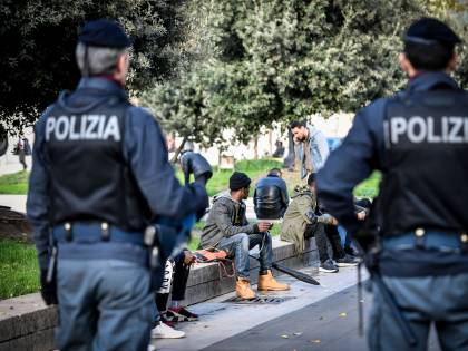 "Tre grammi 20 euro", la Lega denuncia lo spaccio alla luce del sole a Milano
