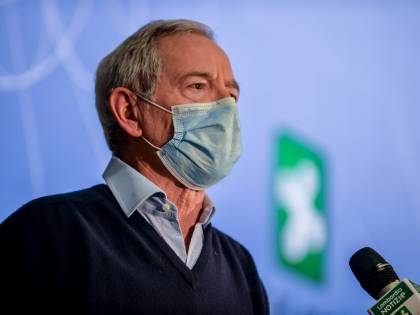 L'orgoglio di Bertolaso: "La verità sulla Lombardia". E si sfila dalla corsa per Roma