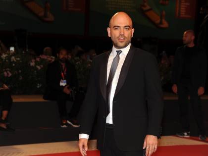 Saviano difende i tedeschi: "Non hanno insultato Dante"