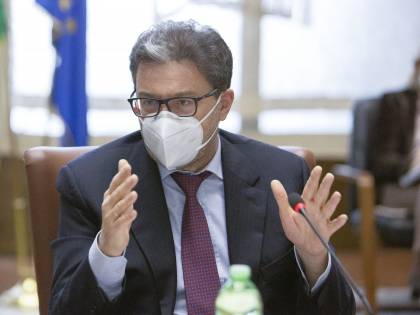 Giorgetti: "Il piano Ilva è da rivedere". Aumento di capitale ai supplementari