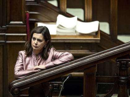 Quel "sì, signora" per la Boldrini. E Tridico dà il reddito ai migranti