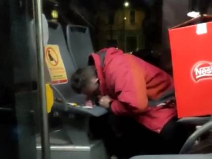 L'uomo si droga sul bus Atm: "Soltanto 16 agenti su 4 turni"