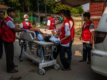 Myanmar, strage infinita Cento morti in un giorno e proiettili contro i bimbi
