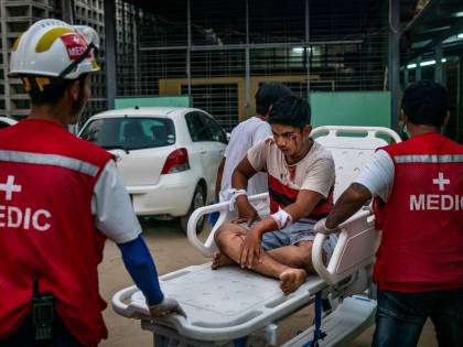 Le atrocità in Myanmar. Dagli spari al funerale all'uomo bruciato vivo