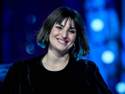 "Mi fai sesso", "Ci caliamo i pantaloni?" Arisa, Zerbi e De Martino infiammano Amici