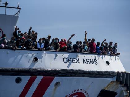 Malta rifiuta (ancora) i migranti. E Open Arms li porta in Italia...