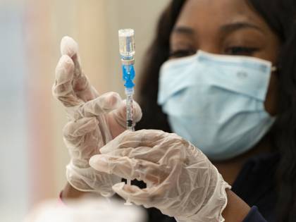 Dal 16 aprile c'è J&J. "Svolta sui vaccini". Ombre su Sputnik: Mosca blocca Ema