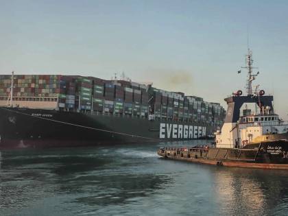 L'Ever Given ora è libera: riapre il canale di Suez. Ma la normalità è lontana