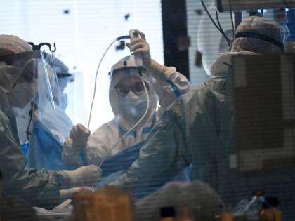 Posti letto fasulli e pochi medici. Così è tornata l'emergenza Covid