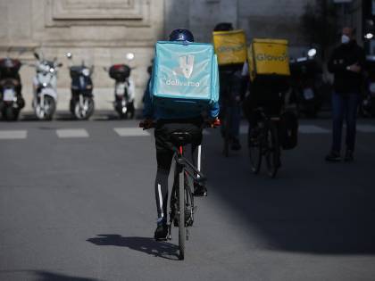 La Borsa non apre ai rider con le pizze