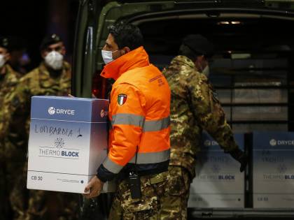 Regioni in allarme per le dosi. Ma ora ne arrivano 1,3 milioni