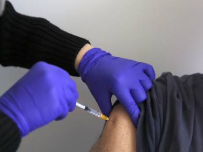 Dopo il caos sui vaccini in Toscana si cambia: Sanità "commissariata"
