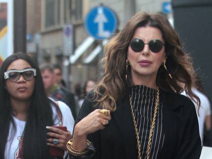 "Messaggi vomitevoli e molestie". Alba Parietti sbotta sul web e denuncia un follower