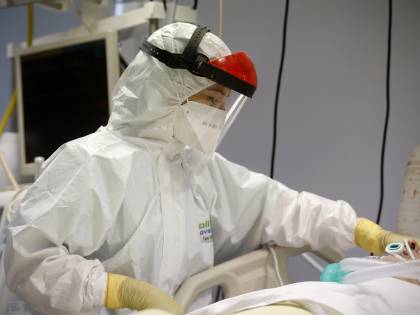 Contagiato dal virus per 2 volte in tre mesi, muore a 54 anni