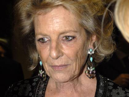"Non ho saltato la fila", "La data?". Ed è scontro tra Dago e la contessa
