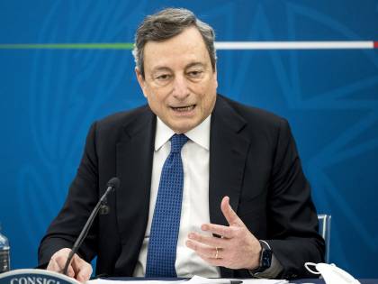 Bassetti si ritrova il premier alla messa. E prega per lui