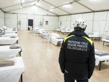 Il mistero dei campi d’emergenza del governo