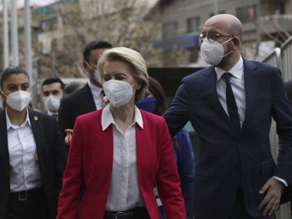 Erdogan incontra la delegazione europea ma lascia senza sedia Ursula von der Leyen