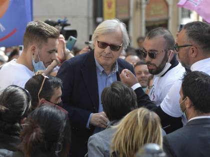 Moralizzava Vittorio Sgarbi: Sardina multata durante una festa in casa a Pasqua