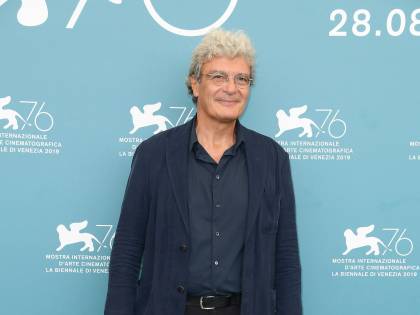 "La traviata" come un set. Martone: "È il teatro che si scioglie in cinema"