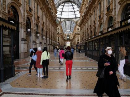 Lombardia verso l'arancione. Ecco la tassa sulle riaperture