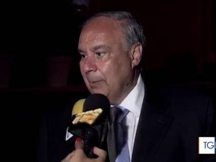 "Il burlesque e il massaggio": la terapia di Marcello Grasso per le pazienti
