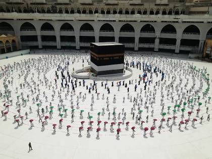 "Si prevedono milioni di fedeli". Ora si teme la bomba sanitaria